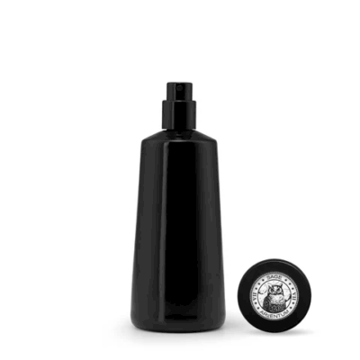 Intuitively matching and drawing inspiration from ancient sources, this floral, powdery scent combines with ylang ylang, warm vanilla, and sandalwood.