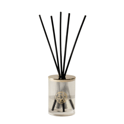 Heliotrope, Lavender, Birch, Amber The Capillary diffuser by Maison D'ORSAY is a new refillable object that combines slow evaporation with an intense trail, thanks to the capillary action of its stems.